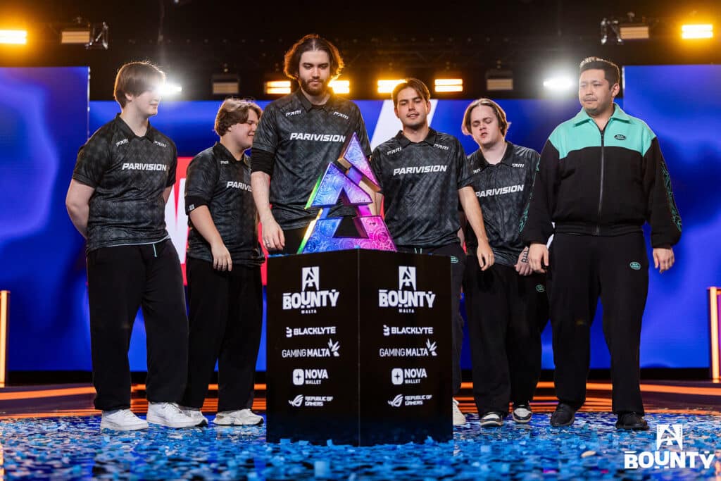 Immagine del team Parivision Counter-Strike che celebra la vittoria nella stagione 1 di BLAST Bounty 2026