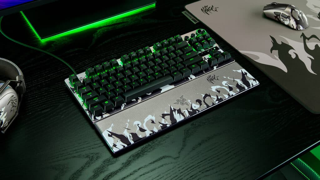 Image of Razer Huntsmen keyboard from NiKo Collection on a black desk
