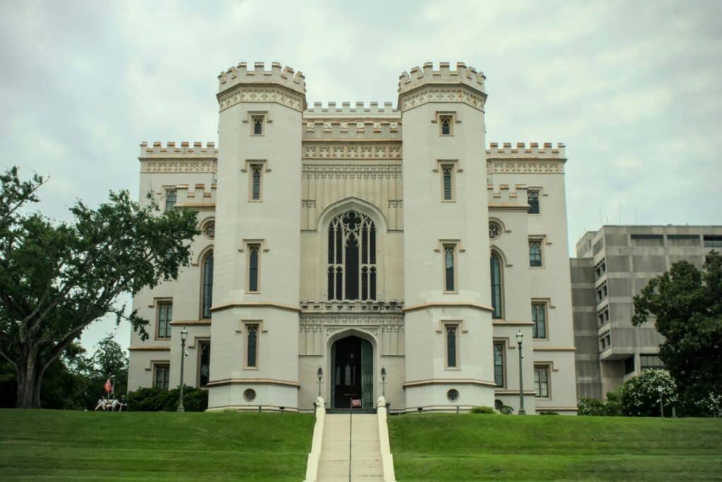 Die Gesetzgeber von Louisiana bringen Gesetzesentwürfe zum Verbot von Mikrowetten und Gewinnspielen ein
 – aboba.ru