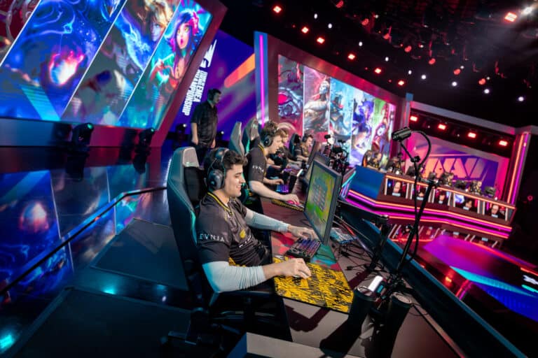 FlyQuest attacks co-streaming, a surprise T1 loss, a missing English broadcast: League of Legend’s chaotic week