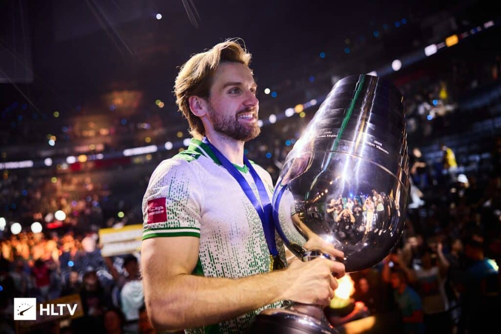 niko holding iem cologne trophy