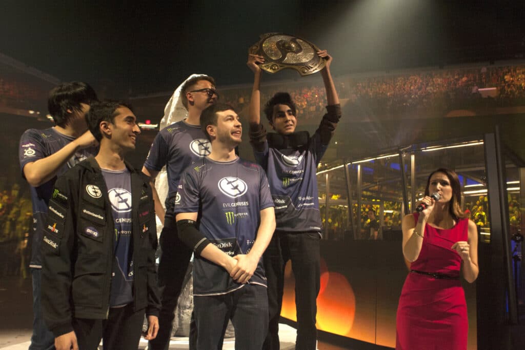 SumaiL lifts Aegis at TI5, 11 years ago